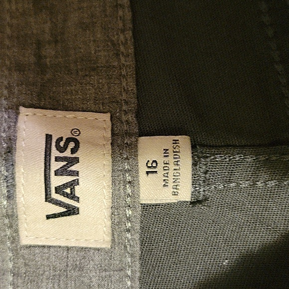 NWT: Boys VANS Off the Wall Shorts - Picture 9 of 11